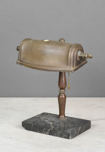 Antique Brass Metal Shaded Banker's Lamp