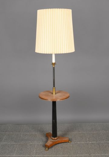 Black Wooden Table Lamp w/Round Table