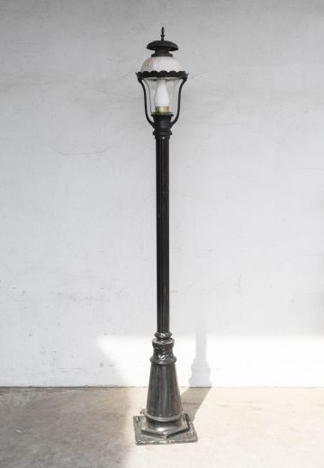 Oil Style Electrified Lamp Post Head On A Six Foot Lamp Post (8' Total)