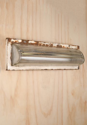 2' Distressed Wall Fluorescent